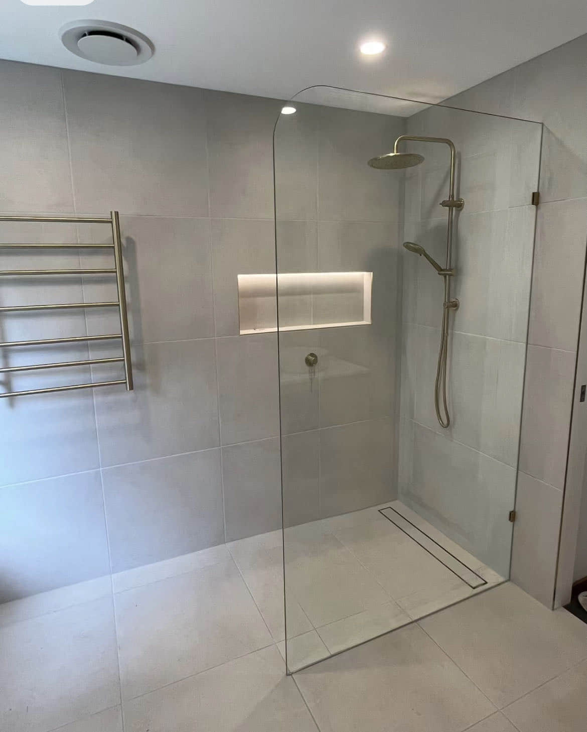 No place else than Infinity plus bathrooms that offers the full range of Milano shower screen